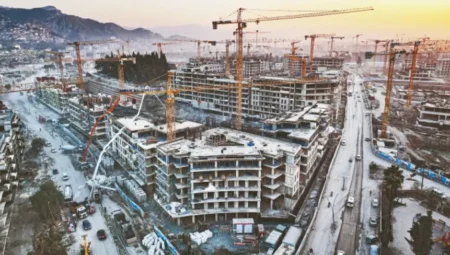 Hatay’da Deprem Sonrası Ekonomi İskenderun’a Kaydı: Antakya Hâlâ Şantiye Alanı