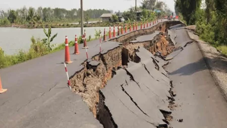 Papua Yeni Gine açıklarında deprem sonrası tsunami uyarısı: Kıyılar boşaltıldı, limanlar durdu