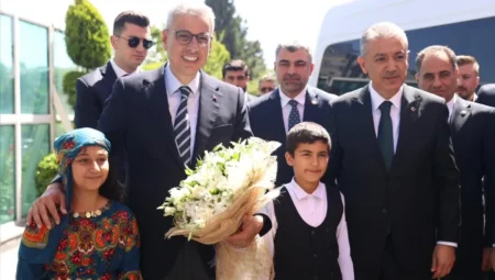 Sağlık Bakanı Kemal Memişoğlu: ‘80 yaş üstüne e-Rapor ile evden çıkmadan sağlık raporu sağlıyoruz’