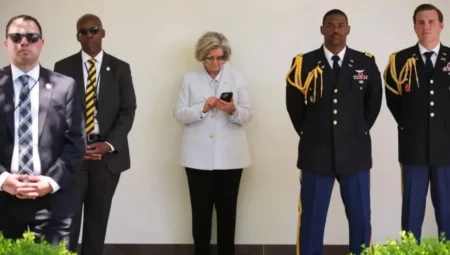 Trump döneminin üst düzey isminin telefonu ele geçirildi, yapay zekâ ile personel tuzağa düşürüldü