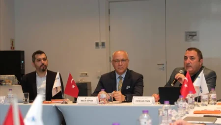 Büyükşehir raylı sistem devlerini ağırladı: Türkiye’nin ulaşım merkezleri Antalya’da buluştu