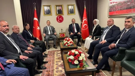 Bayramda Siyasi Nezaket: MHP ve AK Parti İstanbul Teşkilatları Bayramlaşmada Buluştu