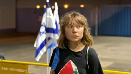 Greta Thunberg’in de bulunduğu yardım filosuna el konuldu, aktivistler sınır dışı edildi