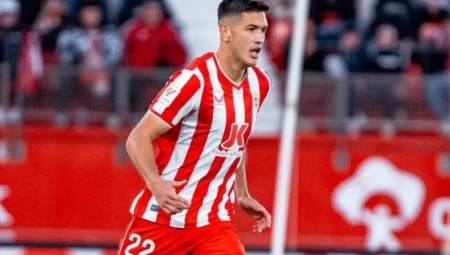 Cesar Montes Türkiye Maçında Kalesine Duvar Ördü: Taraftarlar Transfer İçin Bastırıyor