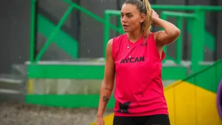 Survivor’dan elenen Aycan Yanaç, Adem Kılıççı söylentilerine sert çıktı: ‘Ağabeyim gibi’
