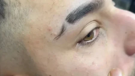 TikTok’ta yayılan kirpik kesme çılgınlığı göz sağlığını tehdit ediyor