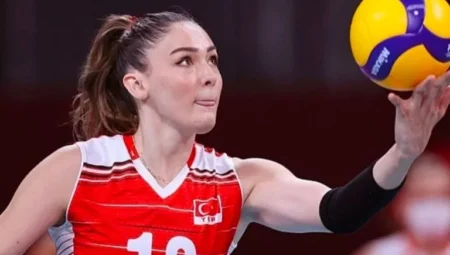 Zehra Güneş’in tatil pozu sosyal medyayı salladı: Dantel elbiseli karelerine beğeni yağdı
