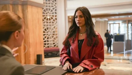 Zorlukları Aşarak Parlayan Yıldız: Demet Özdemir’in Hayat Hikayesi ve ‘Eşref Rüya’ Serüveni