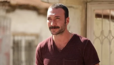 Görkem Sevindik ‘Eşref Rüya’daki Karanlık Rolüyle Şaşırttı: Kadir Yanık Karakteri Seyirciyi Ekrana Kilitliyor