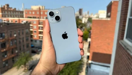 Apple’ın ‘kişisel Siri’si yine rötar yaptı: Yapay zekalı asistan 2026’ya kaldı