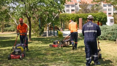 Çankaya’da yaz aylarına özel park bakımları hızlandı: Çim biçme ve ot temizliği sürüyor