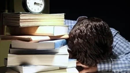 Sınav Kaygısı Başarıyı Gölgeliyor: Uzmanlar Uyarıyor, Kaygı Bilgi Kadar Belirleyici
