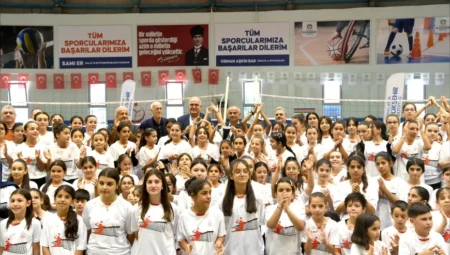 Malatya’da Fabrika Voleybol Okulu açıldı, Büyükşehir 35 dönüm araziyi Voleybol Lisesi’ne tahsis etti